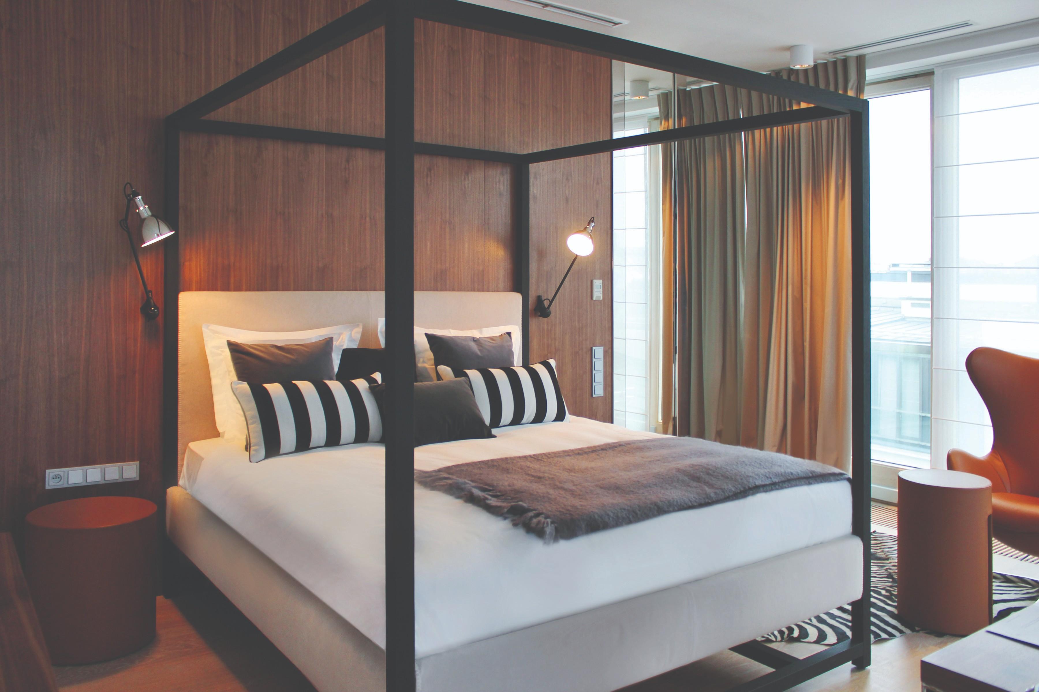 H15 Boutique Hotel, Warsaw, A Member Of Design Hotels Exterior photo A four-poster bed
