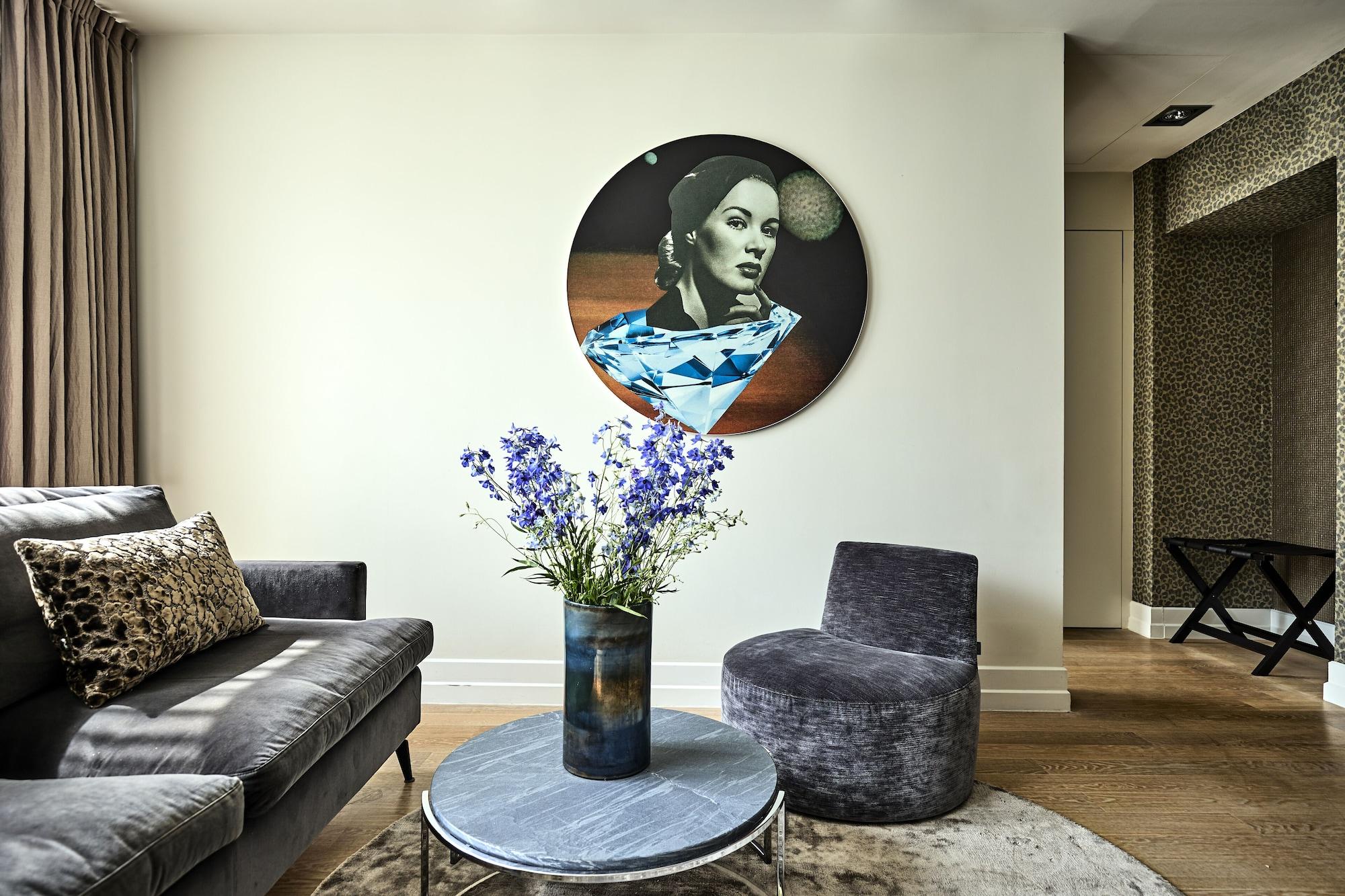 H15 Boutique Hotel, Warsaw, A Member Of Design Hotels Exterior photo The painting "The Blue Lady" by artist Mark Foxley