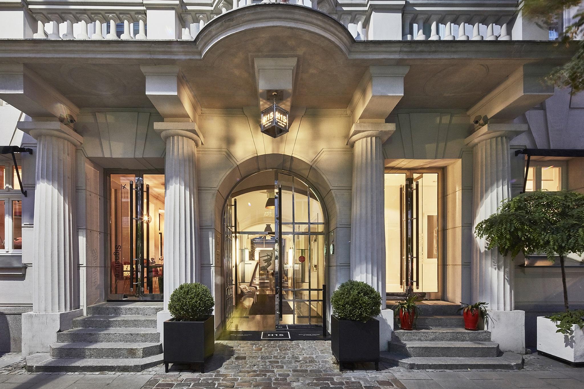 H15 Boutique Hotel, Warsaw, A Member Of Design Hotels Exterior photo Entrance to the hotel