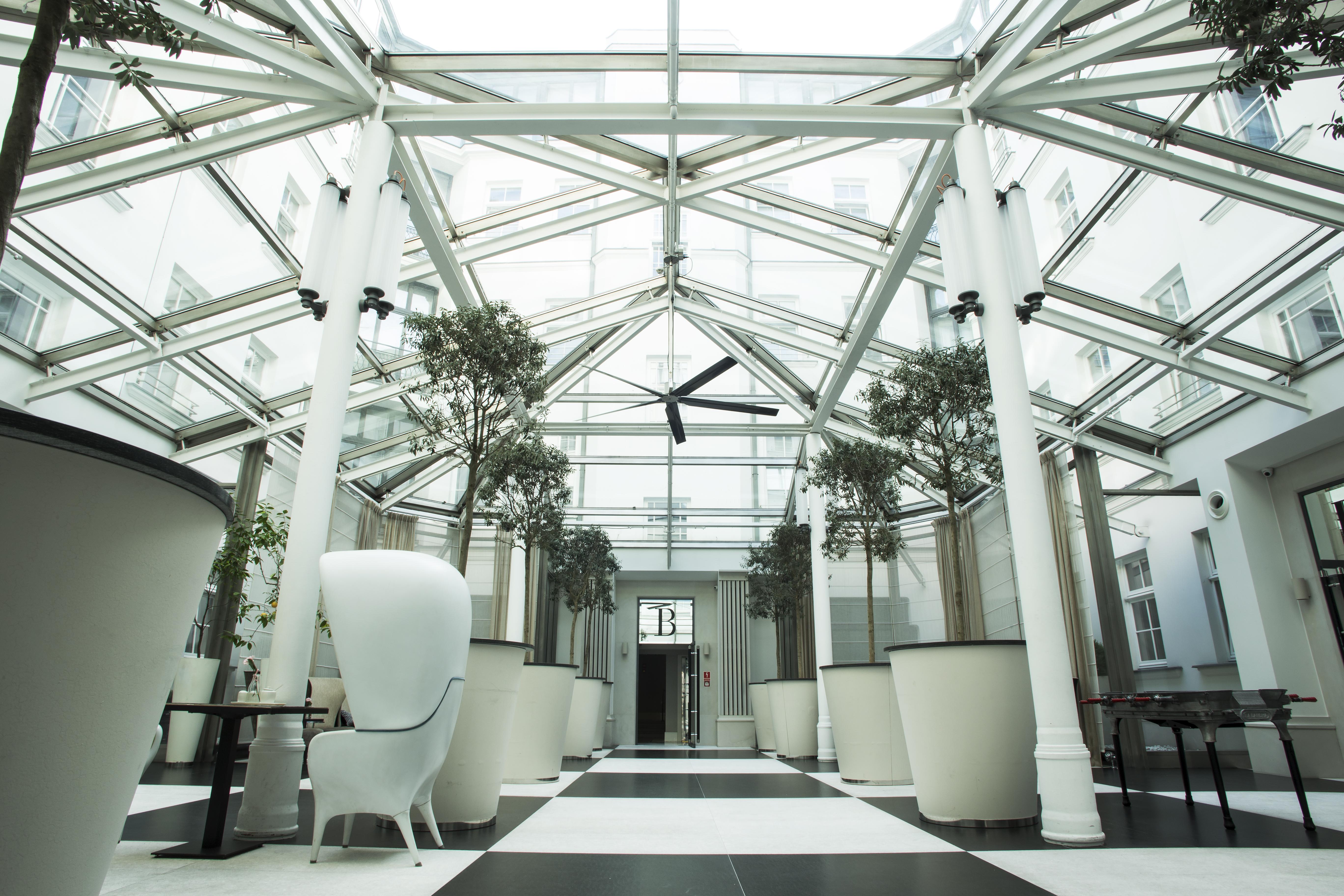 H15 Boutique Hotel, Warsaw, A Member Of Design Hotels Exterior photo The atrium