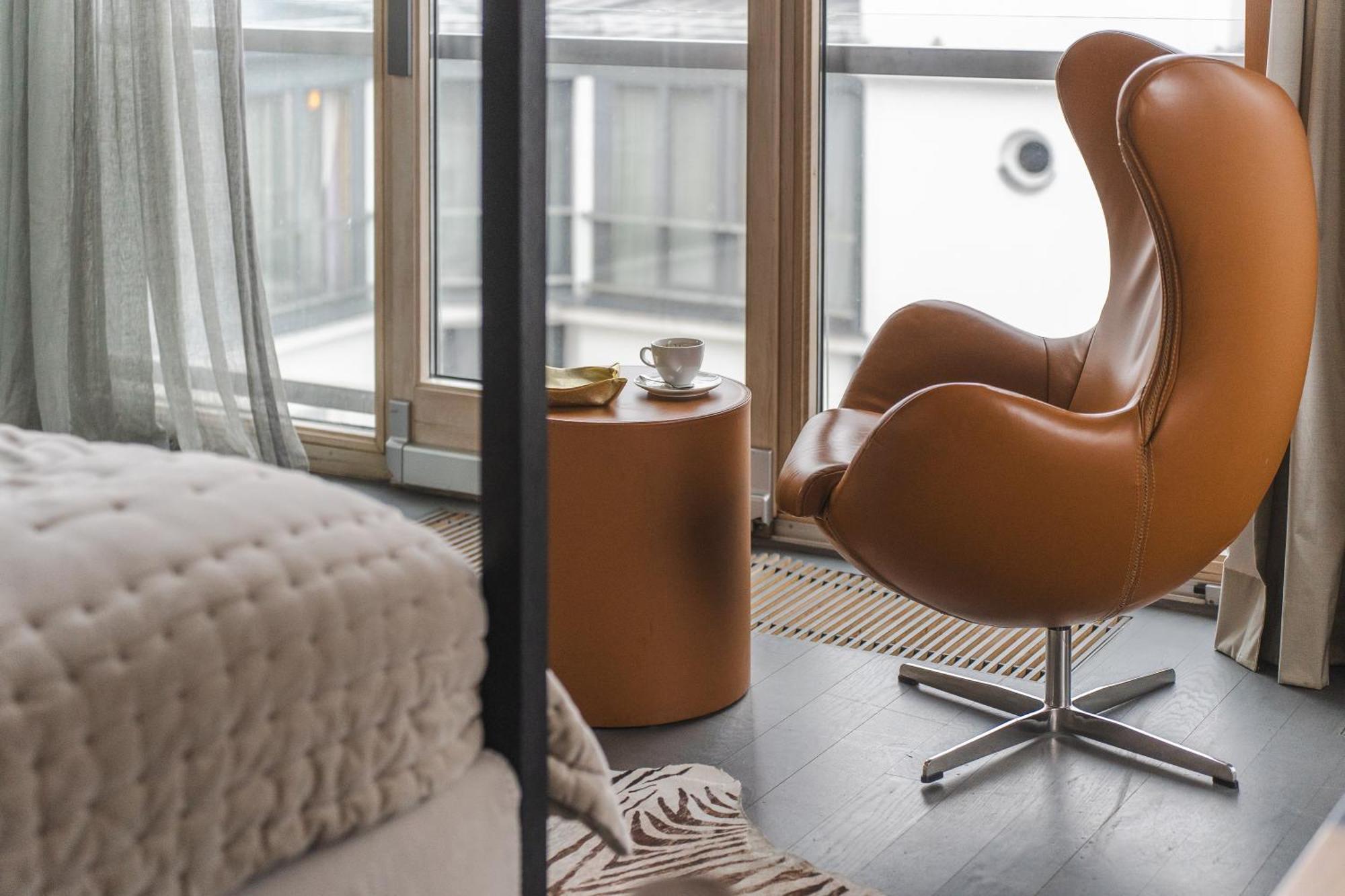 H15 Boutique Hotel, Warsaw, A Member Of Design Hotels Room photo Egg chair