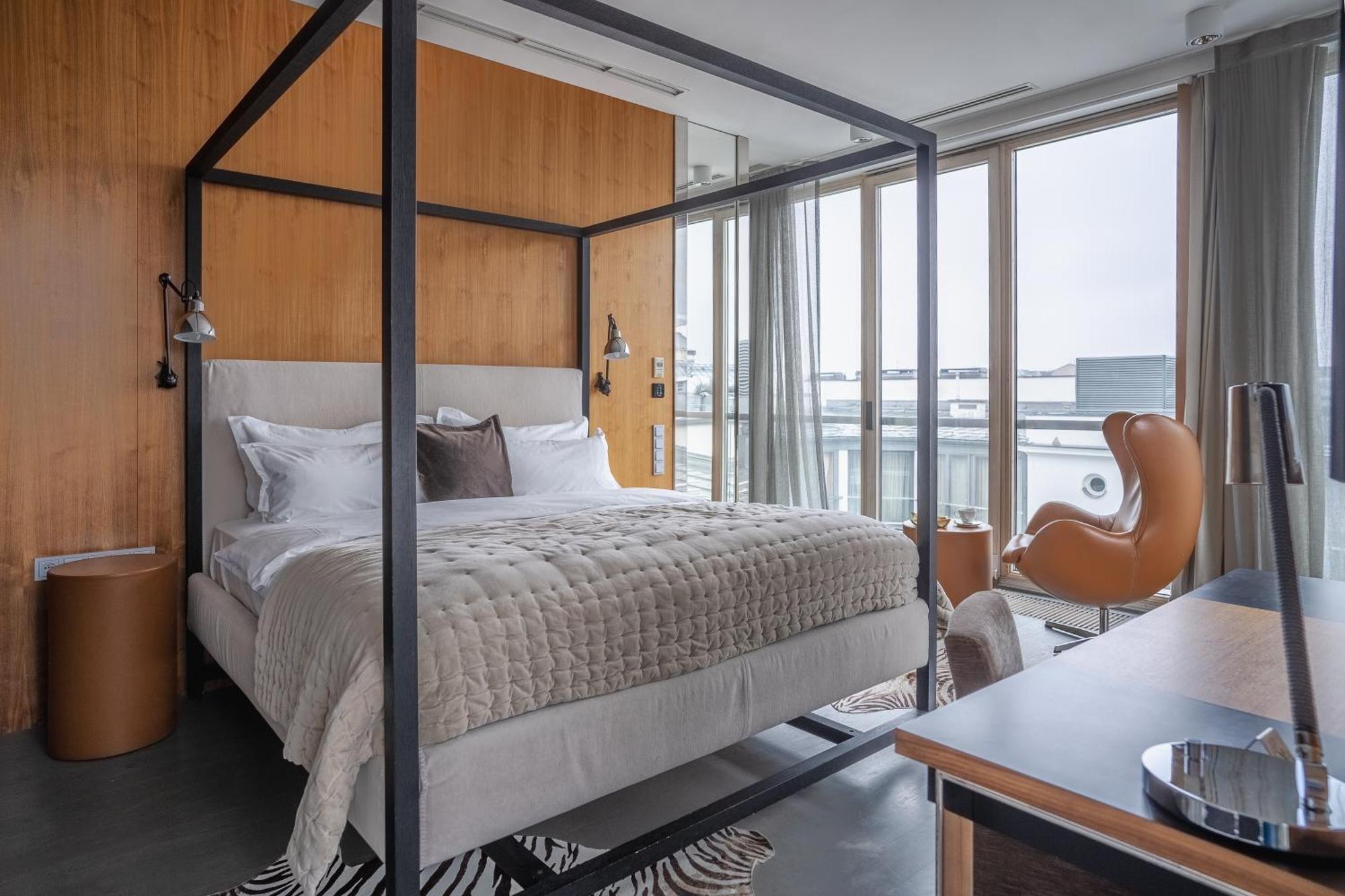 H15 Boutique Hotel, Warsaw, A Member Of Design Hotels Exterior photo A bedroom at the hotel